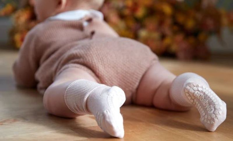 Go Baby Go - Antiskli krabbesokker i bambus Soft Pink