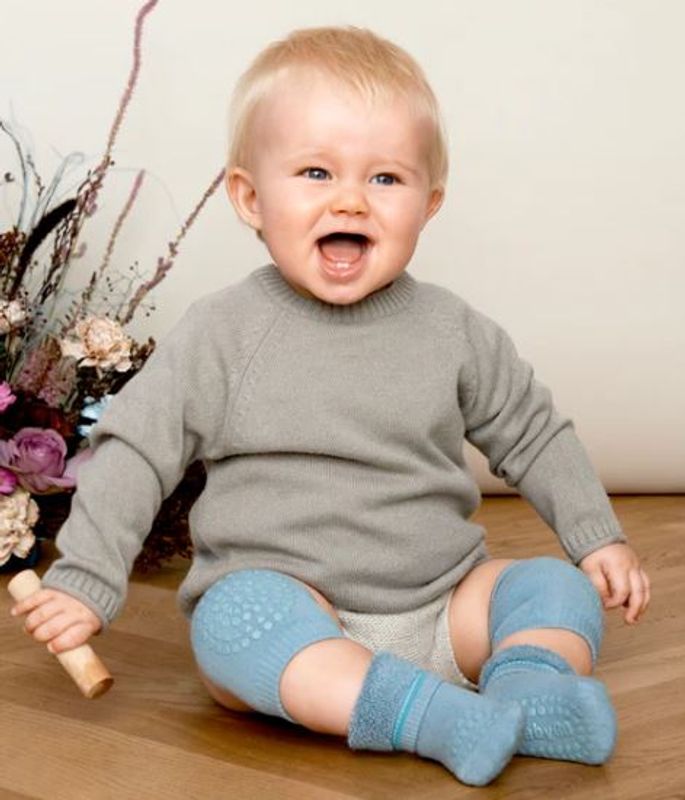 GoBabyGo - Antiskli knebeskyttere i bomull Dusty Blue